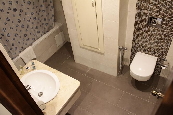 Room 25 of 29