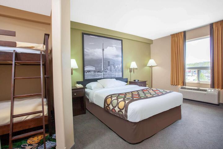 1 Queen Bed (6 of 11)