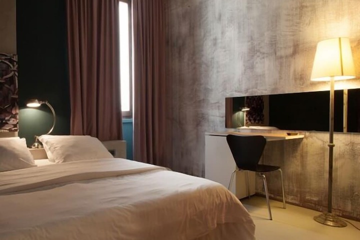 Room 11 of 25