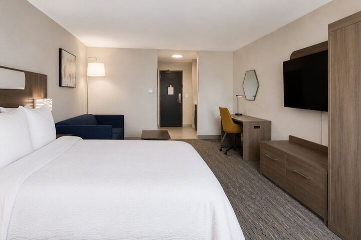 Room 46 of 102