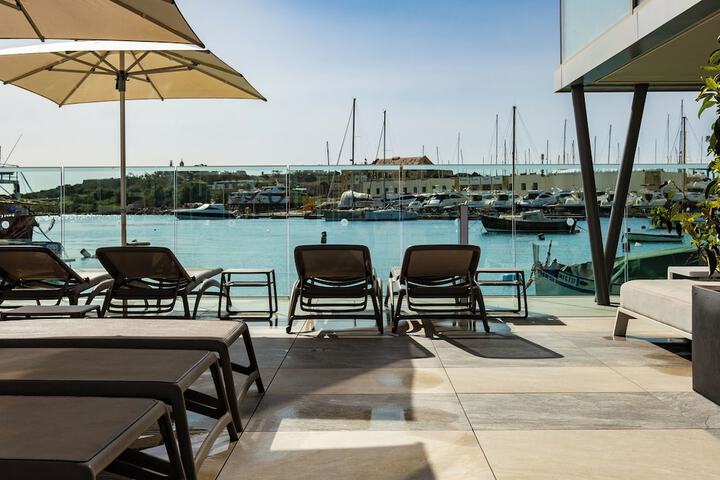 Hotel Pool