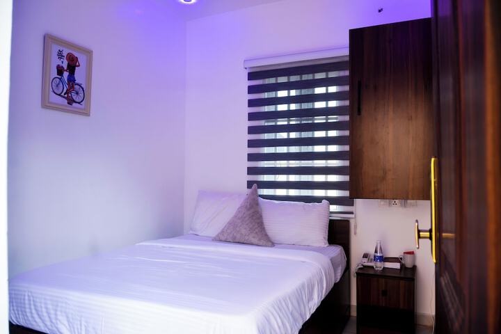 Room 8 of 30