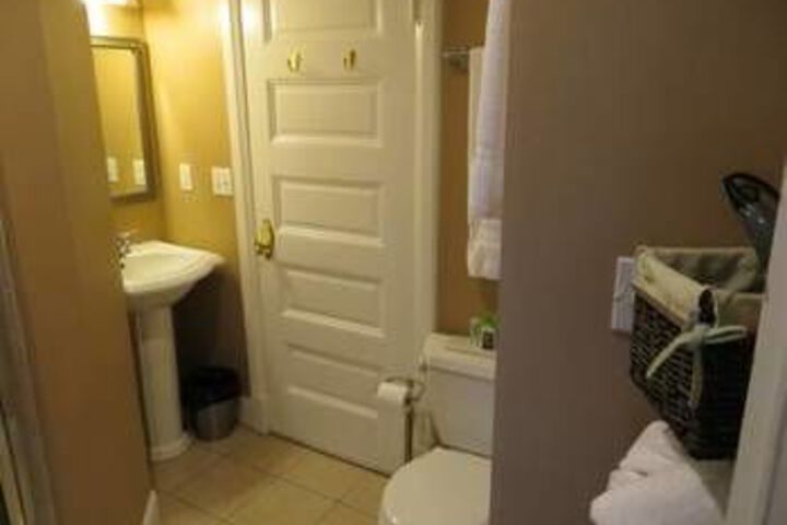 Room 3 of 33