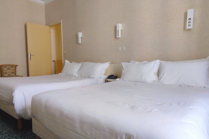 Room 32 of 86