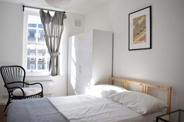 Room 10 of 12