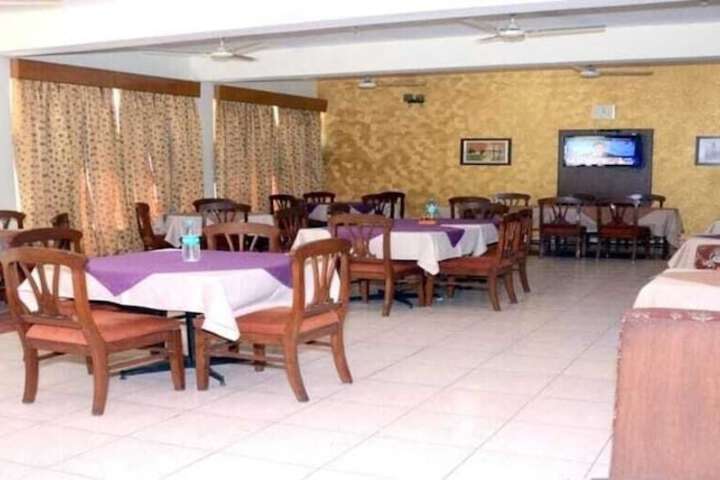 Dining 4 of 7
