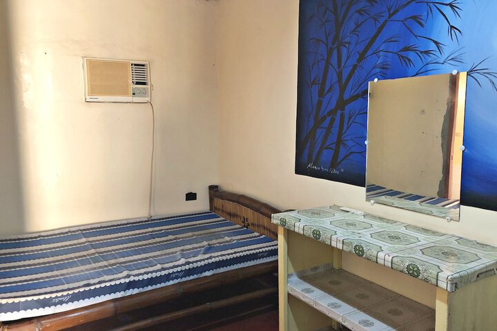 Room 9 of 16