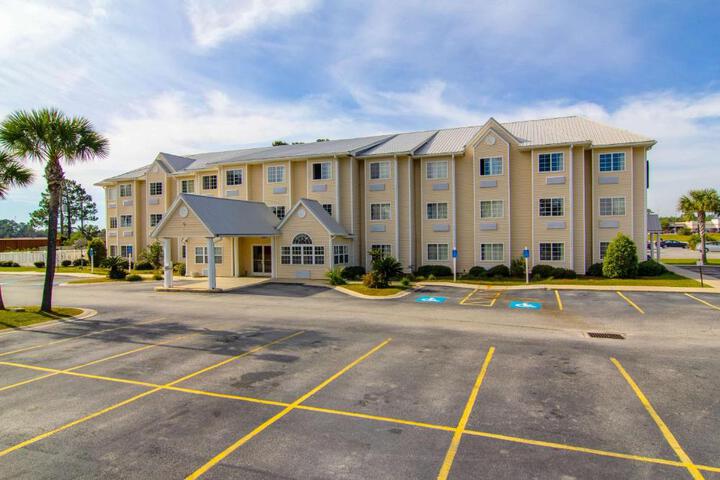 Golden Isles Inn &  Suites Brunswick South in Brunswick, GA
