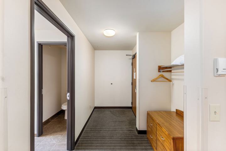 Room 50 of 127