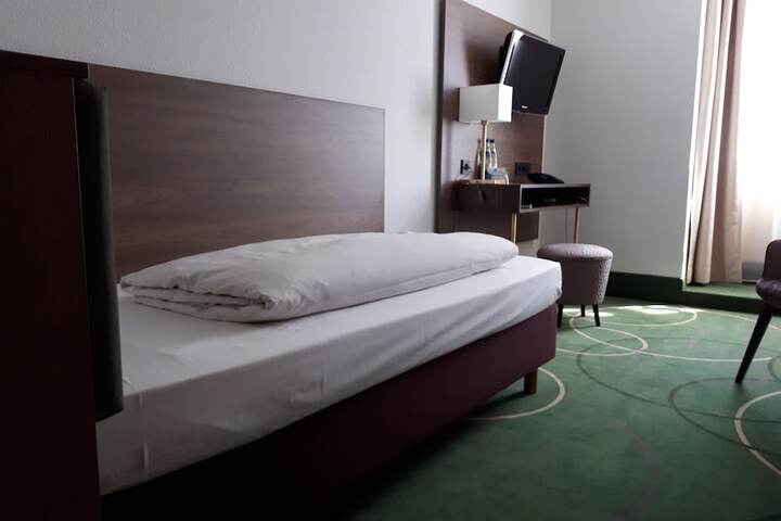 Room 4 of 18