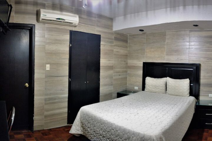 Room 9 of 37