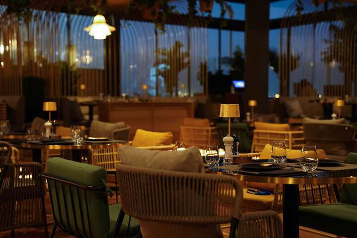 Dining 82 of 147