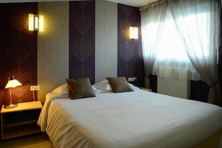 Room 9 of 93