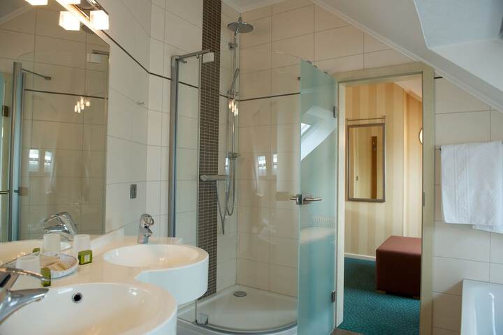 Room 12 of 40