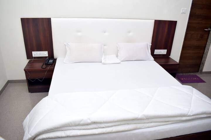 Room 10 of 36