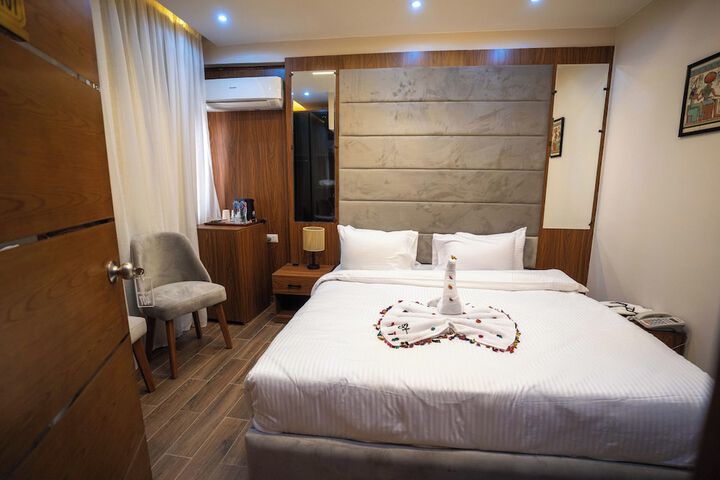 Room 30 of 77