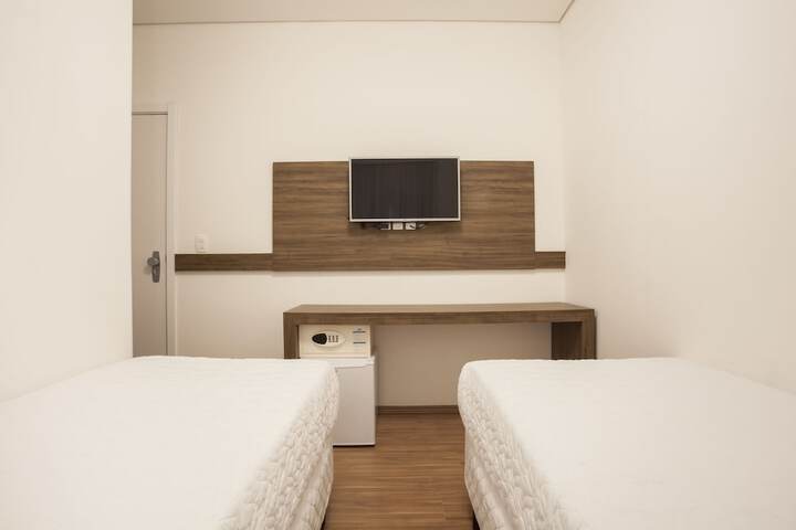 Room 13 of 38
