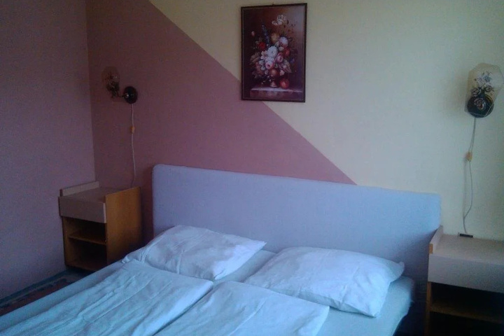 Room 5 of 13