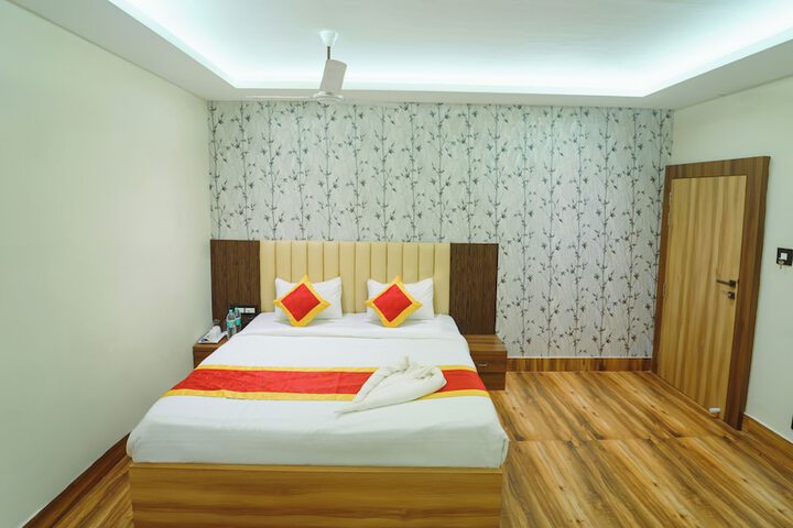 Room 2 of 15