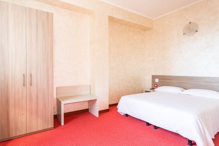 Room 8 of 23