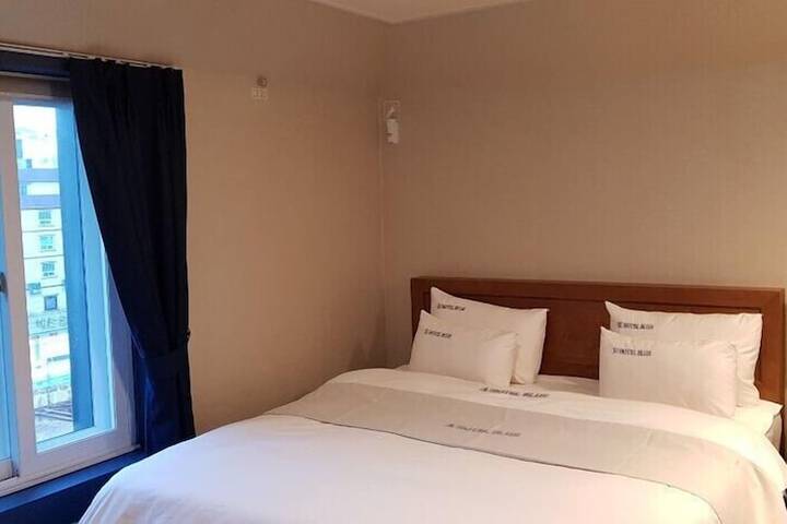 Room 4 of 12