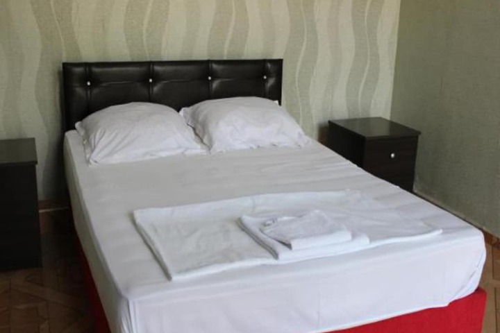 Room 12 of 25