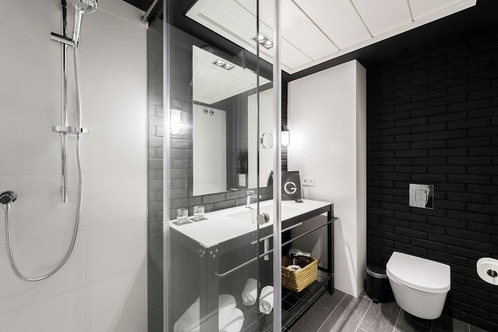 Room 18 of 34