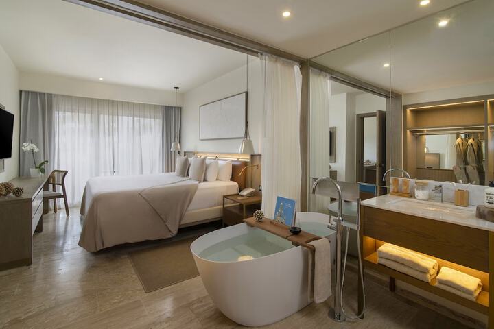 Room 4 of 158