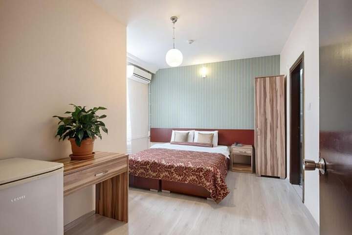 Room 32 of 41