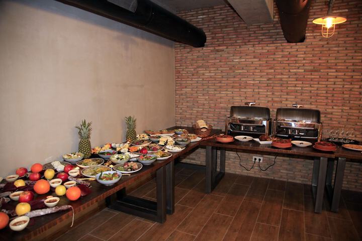 Dining 12 of 18