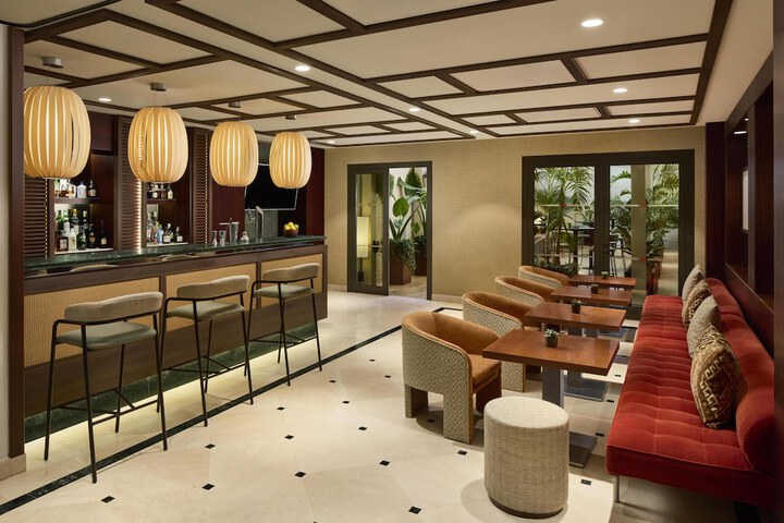 Lounge 49 of 57