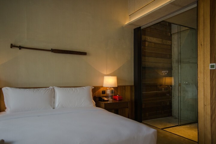 Room 13 of 35