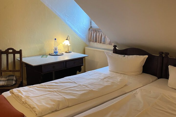 Room 27 of 101