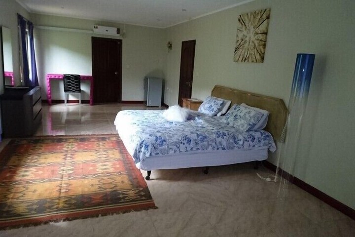 Room 4 of 23