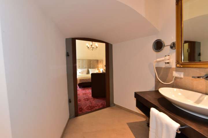 Room 76 of 137