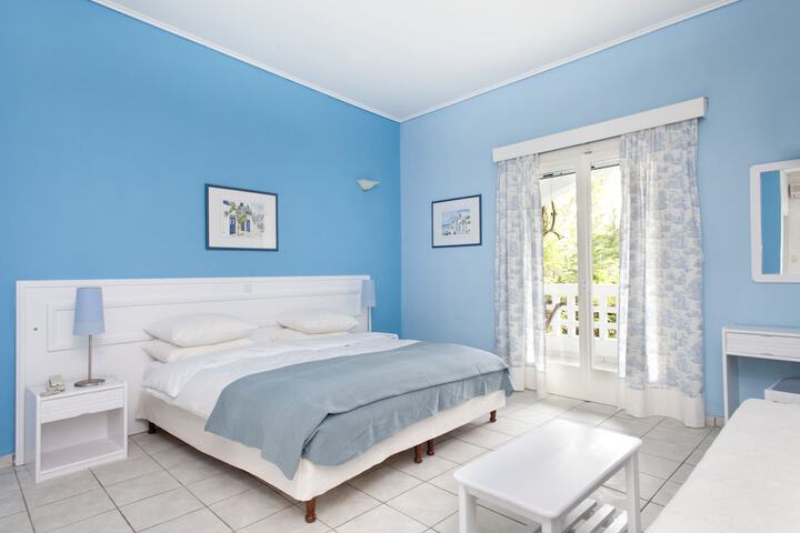 Room 3 of 47