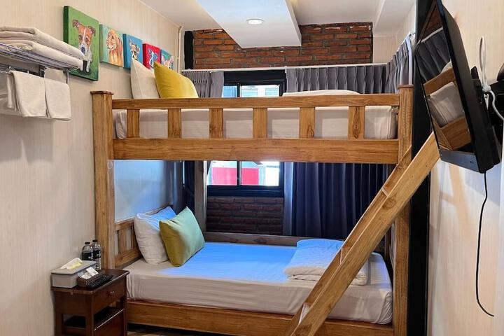 Room 3 of 84
