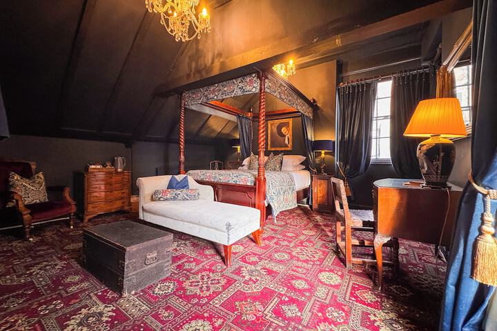 Room 13 of 31