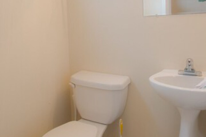 Room 5 of 32