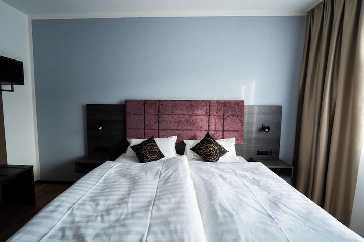 Room 6 of 24