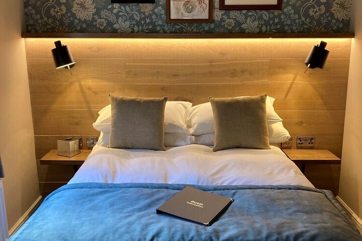 Room 15 of 37