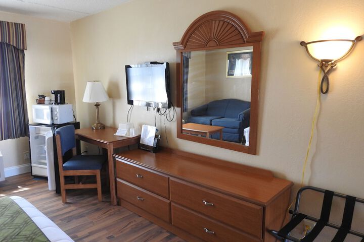 Room 6 of 34
