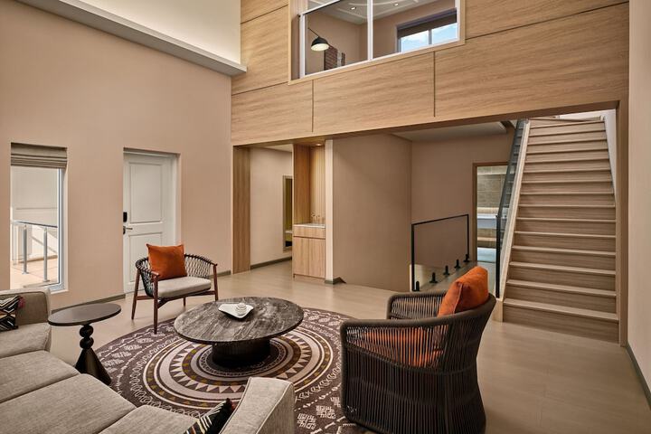Room 45 of 102
