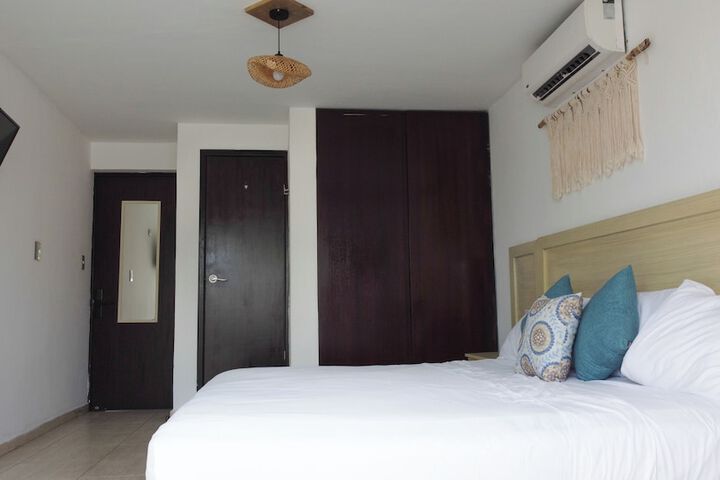 Room 8 of 37