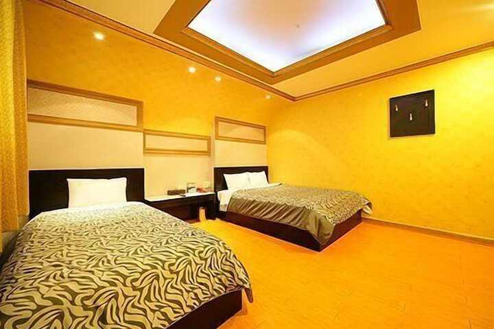 Room 14 of 31