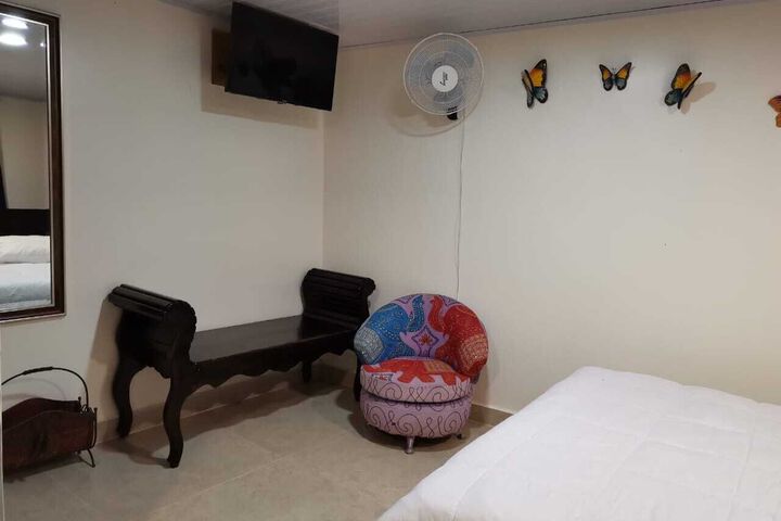 Room 32 of 46