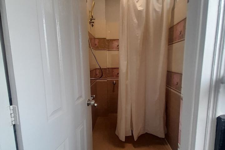 Room 5 of 10