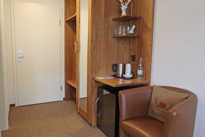 Room 13 of 121