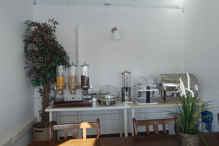 Breakfast/Coffee Service 23 of 48