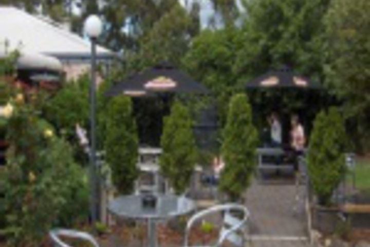 Hotel Exterior 13 of 384